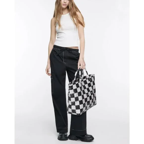 Trendy Women's Checkered PVC Tote Bag Large Waterproof Lightweight - Picture 2 of 5